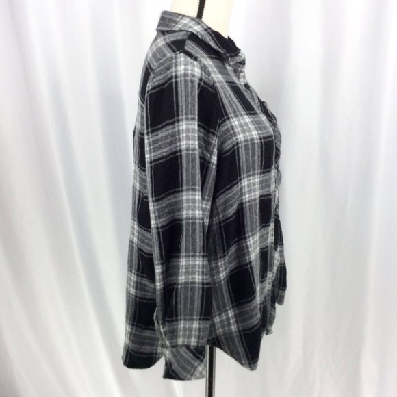 Caffe Marrakesh Womens Size 1X (tag) XL (fit) Plaid Top Black Roll Tab Sleeves - Picture 2 of 10